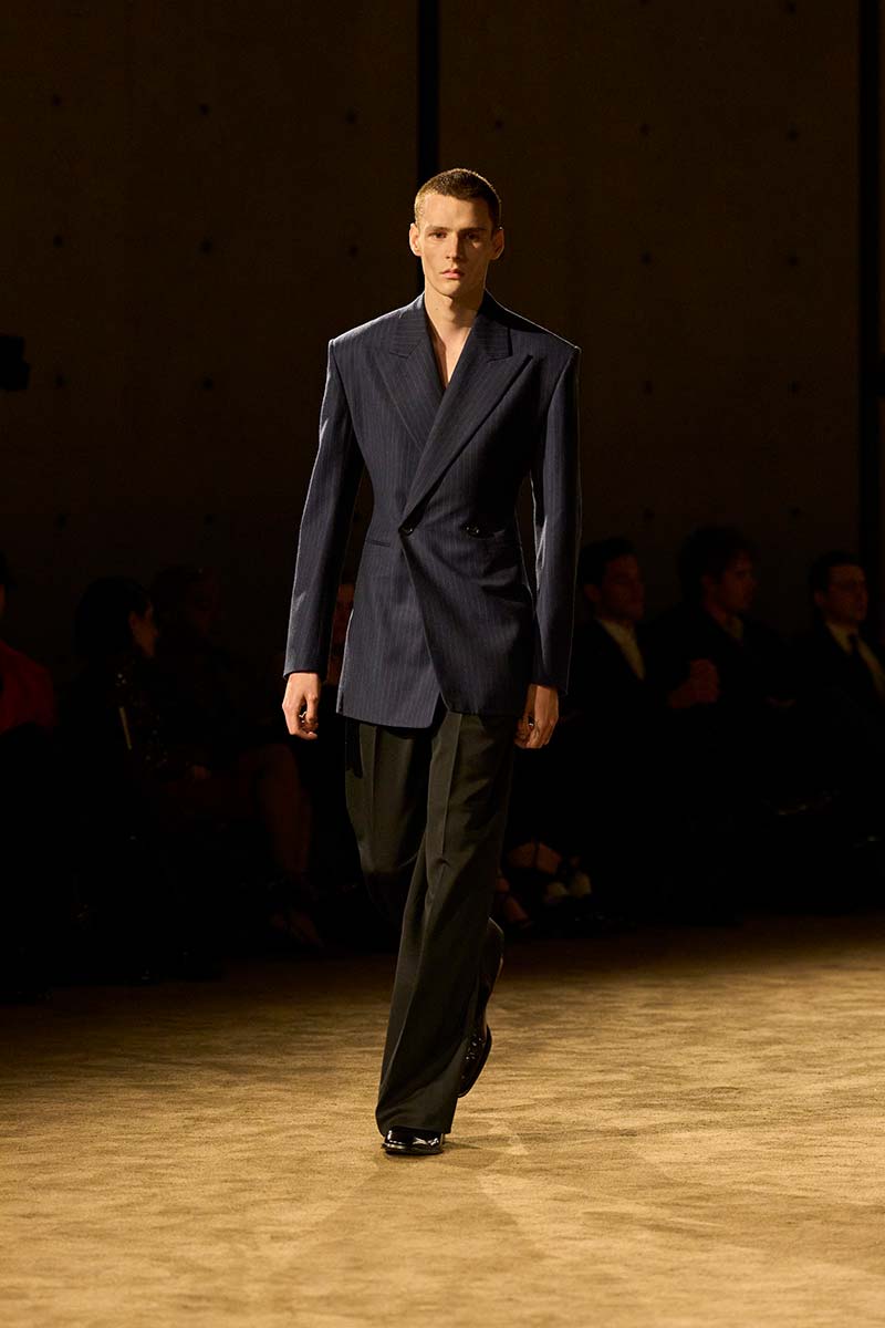 Slankere pasvormen bij Saint Laurent voor herfst winter 2026 2027. Photo courtesy of Saint Laurent