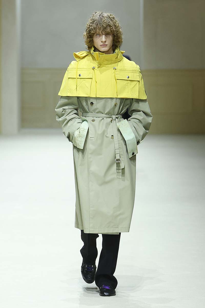 Natuurlijk en doorleefd haar is dé trend voor winter 2026 2027. Photo courtesy of Prada