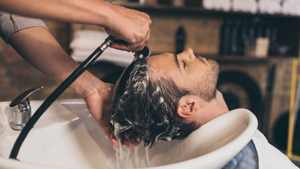 Hoe vaak moeten mannen hun haar echt wassen? De wetenschap zegt: het hangt ervan af