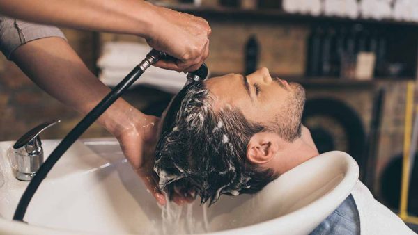 Hoe vaak moeten mannen hun haar echt wassen? De wetenschap zegt: het hangt ervan af