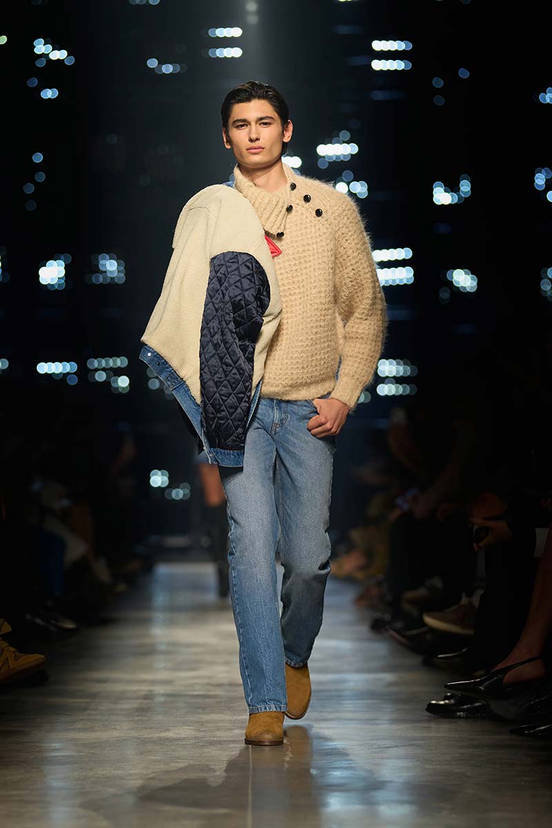 Rechte jeans met wintertrui en varsity-jack bij Isabel Marant. Photo courtesy of Isabel Marant