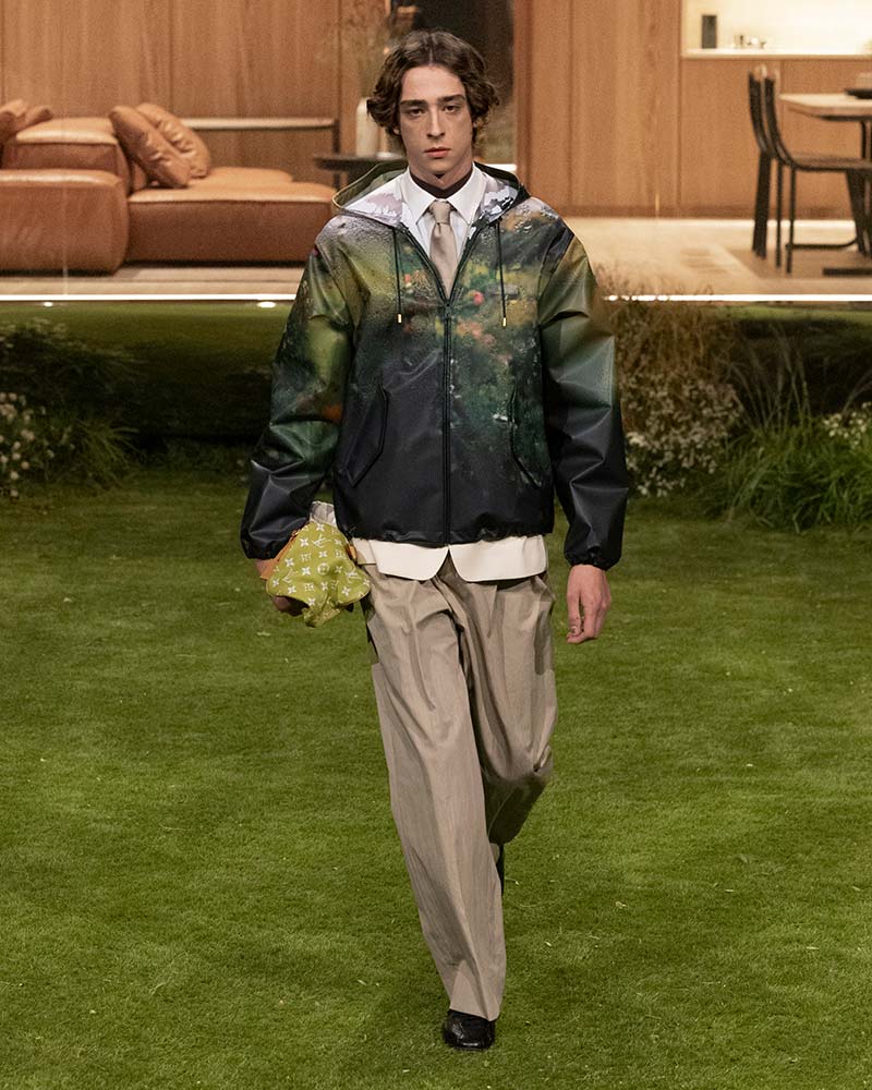 Moderne interpretatie van de windbreaker. Photo courtesy of Louis Vuitton
