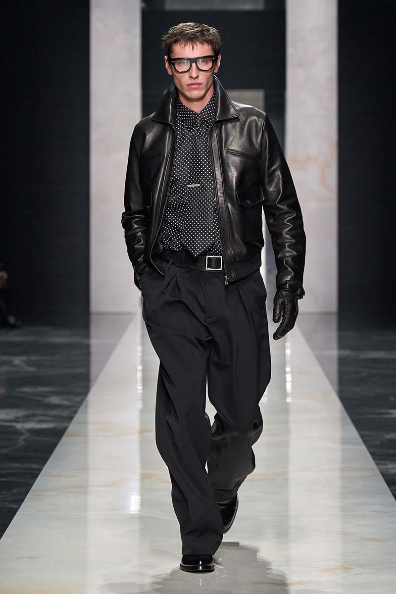 Klassiek leren jack op de catwalk van Dolce & Gabbana. Photo courtesy of Dolce & Gabbana