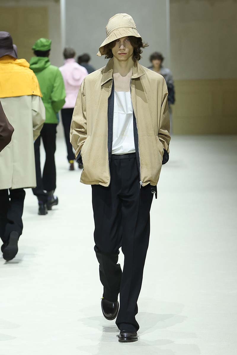 Moderne variant van het klassieke barn jacket op de catwalk van Prada. Photo courtesy of Prada