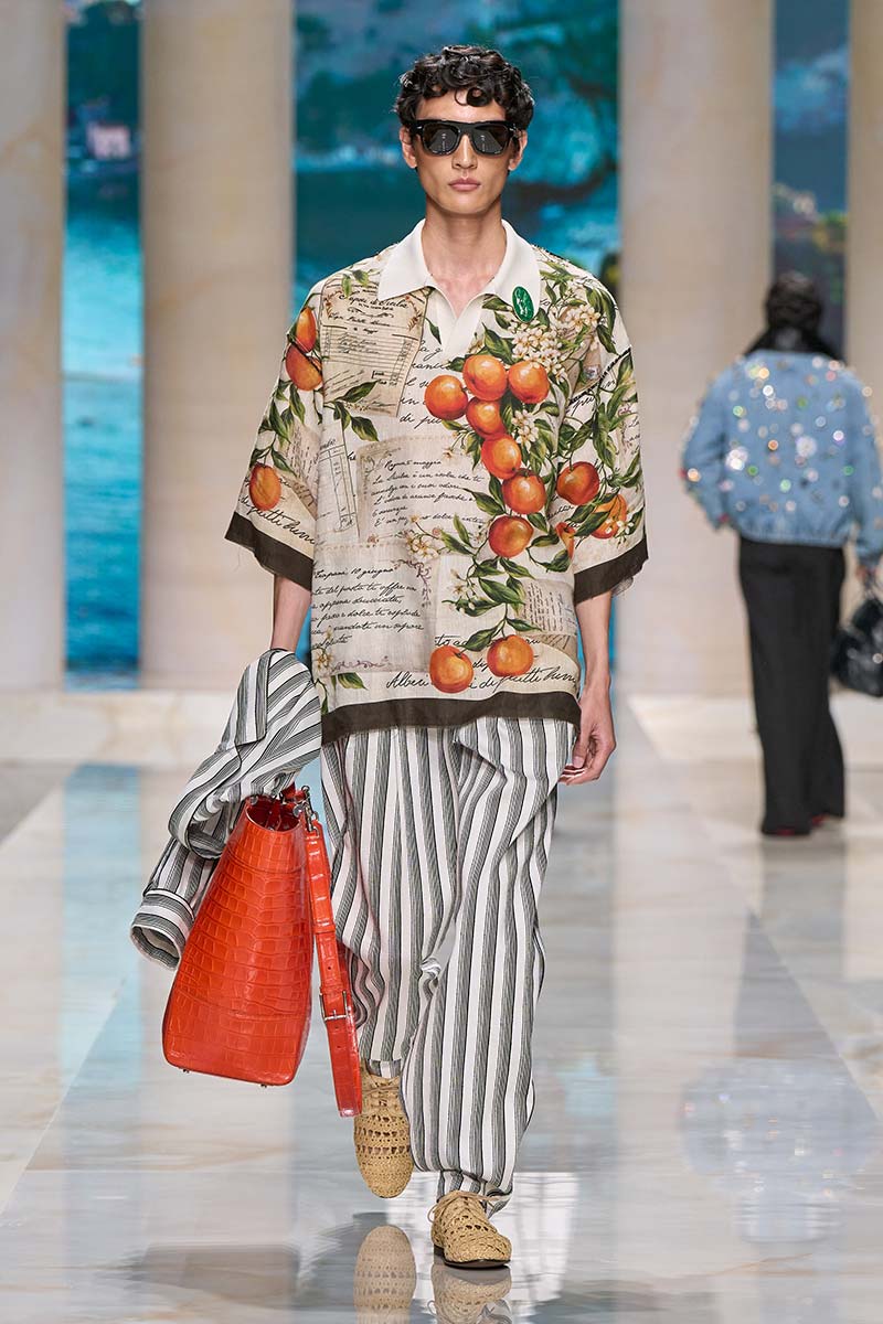 Perfect gemodelleerde krullenkapsels bij Dolce & Gabbana lente/zomer 2027. Photo courtesy of Dolce & Gabbana